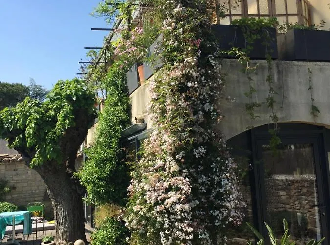 Charming Stone With Pool & Garden Montaren-et-Saint-Médiers